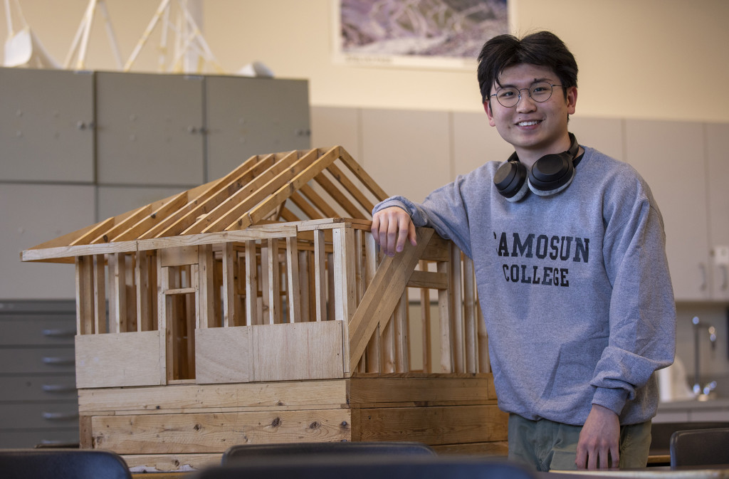 Kwan Zhen Lee - With wooden house model