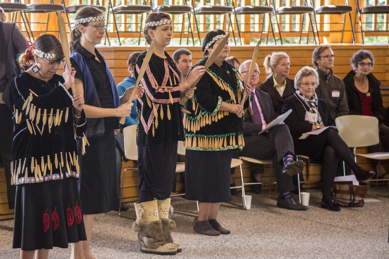 Na'tsa'maht ceremony with dancers