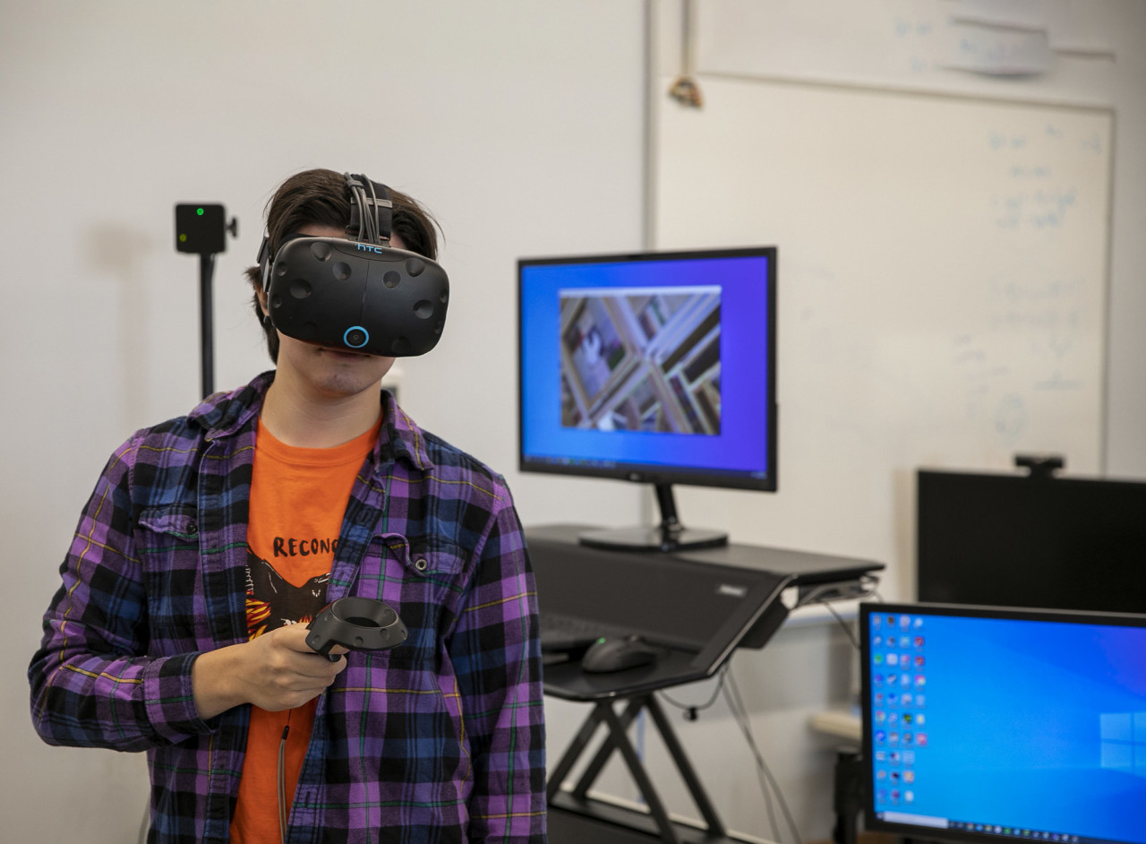 EGT student with virtual mask